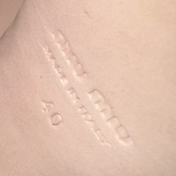 MIU MIU🩵HEELS😱PATENT LEATHER CREAMY PINK SWAROVSKI CRYSTAL STRAP! 40! - Picture 3 of 5